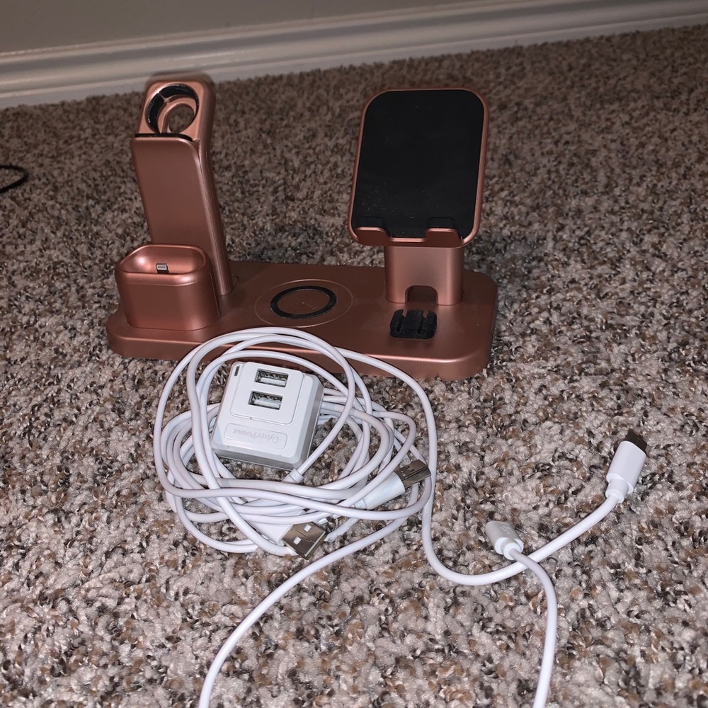 Elegant Rose Gold Device Charging Station - Picture 3 of 3